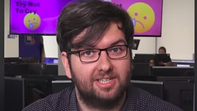 شاب يبتكرفكرة جديدة لطلب يد حبيبته بواسطة ساحر(فيديو)