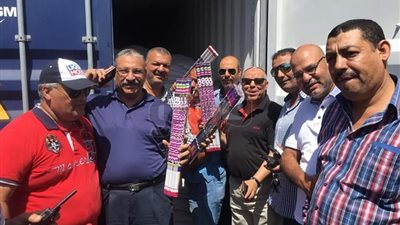 جمارك الدخيلة تضبط محاولة تهريب كمية كبيرة من الألعاب النارية (صور)