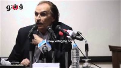 «عزت العلايلي» يبكى في ذكرى رحيل «نجيب محفوظ»