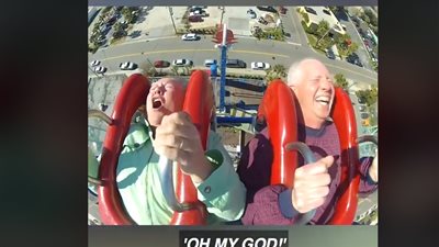 رد فعل امرأة عجوز اصطحبها زوجها لركوب لعبة ملاهٍ خطيرة (فيديو)
