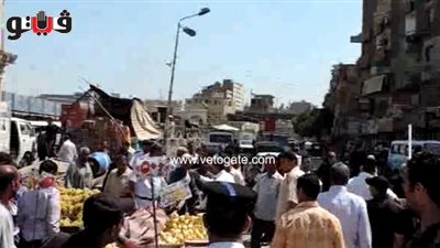 بالفيديو.. شرطة النقل تكشر عن أنيابها للباعة الجائلين بـ«مترو فيصل»