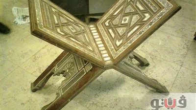 بالصور.. الآثار تتسلم المقرأة الخشبية المهداة من وزارة السياحة