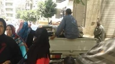 نقل ملفات العاملين بمحاجر الشرقية بسيارة ربع نقل تمهيدا لتوزيعهم