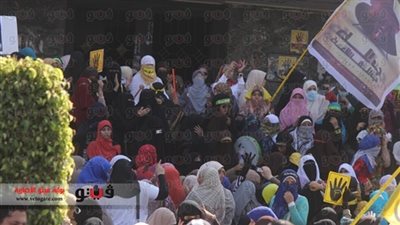 تظاهرة لفتيات منتقبات بمحطة مترو الشهداء