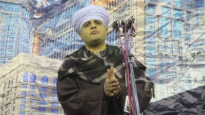 رقص أبناء الطرق الصوفية على الأناشيد احتفالا بالليلة اليتيمة لمولد الحسين | فيديو