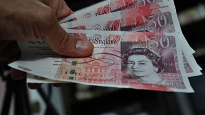 تراجع الإسترليني واستقرار الدولار أمام الجنيه