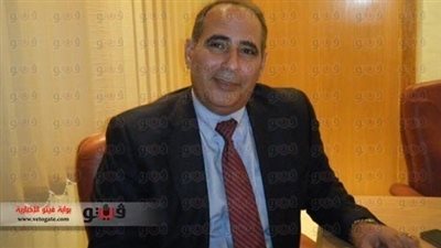 محافظ الشرقية ينقل موظفًا لتقصيره في أداء عمله