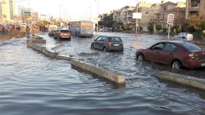 شلل مروري بسبب كسر ماسورة مياه في المرج الجديدة