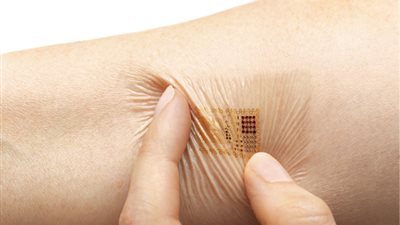 إطلاق جلد ذكي يحدد درجات الحرارة ويحاكي حاسة اللمس