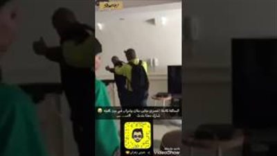 بالفيديو.. رد فعل سعودي ضبط سائقه ينظم حفلا بمنزله