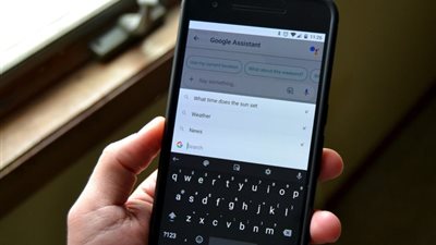 جوجل تسترجع ميزة «المدقق الإملائي» للوحة المفاتيح Gboard