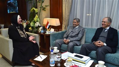 وزيرة الصناعة تبحث مع رئيسي اتحادي الصناعات والغرف التجارية سبل تعزيز التعاون