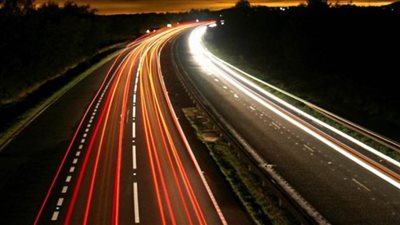 4 حلول لمواجهة أعطال سيارتك على الطريق السريع