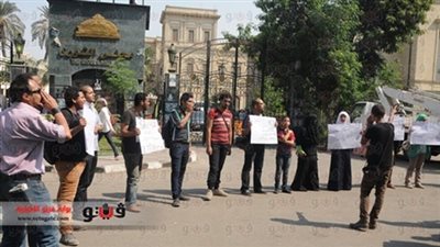 إلقاء مياه على المتظاهرين أمام 