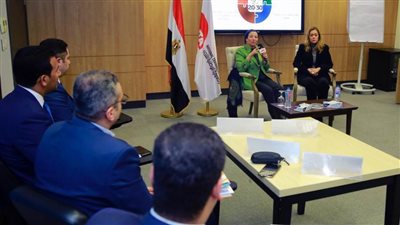 ياسمين فؤاد تلقي محاضرة لنواب المحافظين الجدد عن 