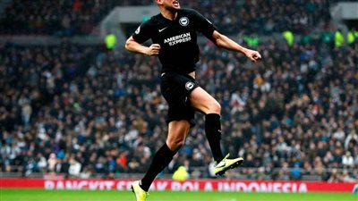 برايتون يتقدم على توتنهام بهدف في الشوط الأول.. والفار يلغي هدف هاري كين