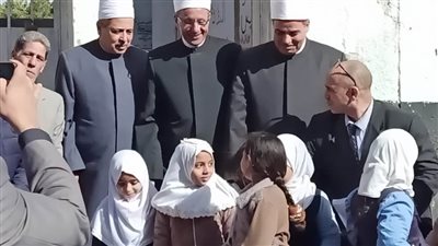 وكيل الأزهر يتفقد معهد الحسين للاطمئنان على سير الامتحانات