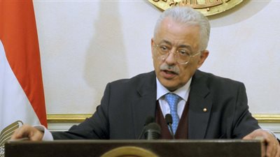 وزير التعليم يتصل هاتفيًّا بأوائل الثانوية العامة