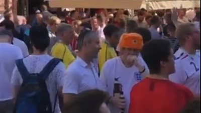 جمهور إنجلترا ينتشر في ساحات موسكو قبل موقعة كرواتيا (فيديو)