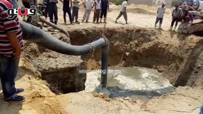 «فيديو» يرصد إصلاح خط المياه والصرف بالقاهرة الجديدة