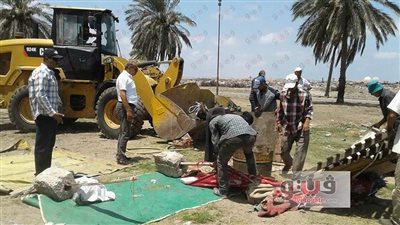 بالصور.. حملة لإزالة مخالفات المناور والمحال بالزهور