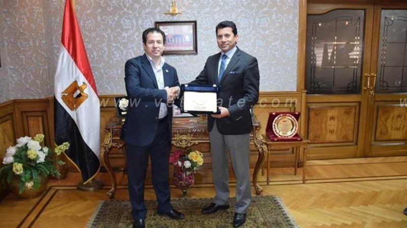 وزير الشباب والرياضة
