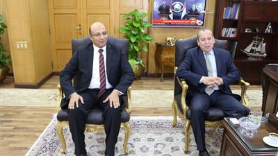 محافظ دمياط ورئيس الرقابة الإدارية يناقشان ملف استرداد أراضي الدولة