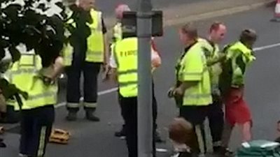 بعد «أطفال الكهف».. إنقاذ «تلاميذ البالوعة» في بريطانيا (صور)