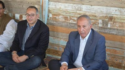 نائب وزير الإسكان يستمع لمشكلات أهالي حلايب وشلاتين