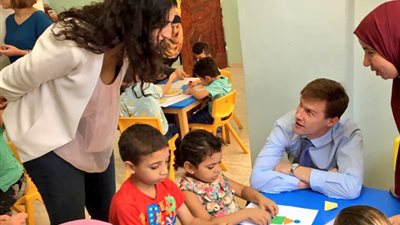 سفير بريطانيا بالقاهرة: تطوير التعليم يتطلب أفكار متنوعة