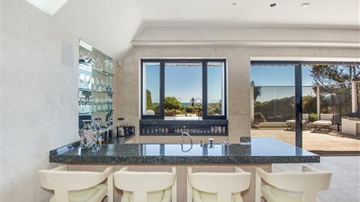 قصر مغن أمريكي راحل للإيجار بـ 110 آلاف دولار شهريا (صور)