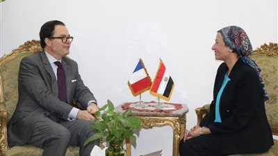 وزيرة البيئة تناقش مع سفير فرنسا سبل التعاون المشترك