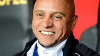 روبرتو كارلوس يعلق على فيديو نشره عبر صفحته: هنا في مصر شاهد المجد