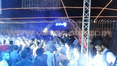 بالصور.. أهالي شمال سيناء يحاربون الإرهاب بـ«الأفراح».. الحظر أجبرهم على إقامة طقوس الزواج نهارا.. الشباب تكيف مع الوضع.. «متعهد أفراح»: نقيم 4 أفراح أسبوعيا.. و200 جنيه للأغنية ال