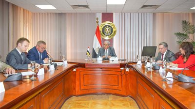 وزير التجارة يبحث مع وفد بيلاروسي تنفيذ عدة مشروعات