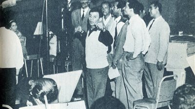 صورة نادرة.. لعبد الحليم حافظ في بروفات 