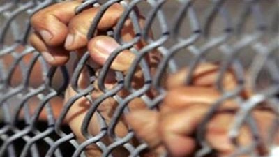 ضبط 3 عاطلين بحوزتهم 2 كيلو «حشيش» و36 قرصًا مخدرًا بالمنيا