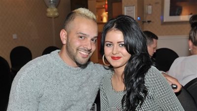 رجل يطلب إجازة لشعوره بأعراض الحمل