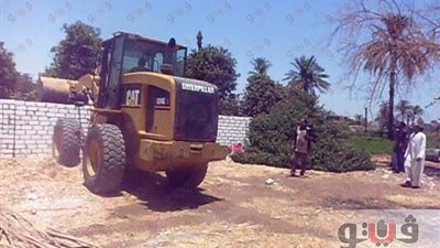 بالصور.. إزالة ٢٠ حالة تعد على الأراضي الزراعية في سوهاج
