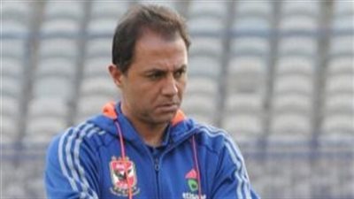 أيوب يحاضر لاعبي الأهلي قبل المران المسائي