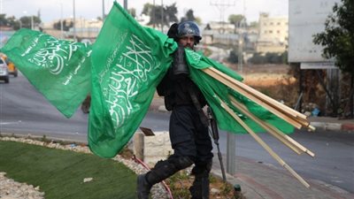 قانون إسرائيلي لفرض غرامات وحبس من يرفع علم حماس وداعش