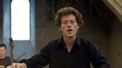 أوتار وقيادة سويسرية على أنغام الفيولينة المصرية بالأوبرا