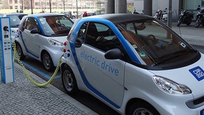 السيارات الكهربائية تعتمد على بطاريات سعتها 800 فولت