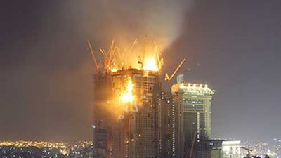 إخلاء 750 معتمراً إثر حريق بفندق قرب الحرم المكي