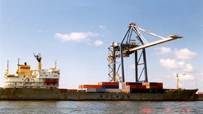 إحباط تهريب 25 طنًا من المفرقعات عبر ميناء الإسكندرية