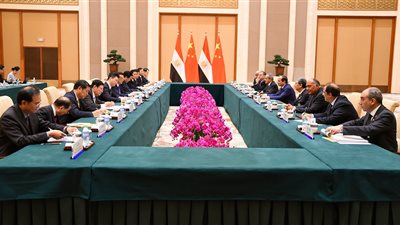 «السيسي» يعلن الحرب على معوقات الاستثمار.. «الرئيس»: زمن العرقلة انتهى ومصر لا تعرف المستحيل.. خبراء: القوانين تمنع المستثمرين من العمل.. حجب المعلومات والروتين أبرز المعوقات.. وال