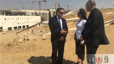 بالصور.. وزير الآثار وسحر نصر يبحثان فرص الاستثمار بالمتحف المصري