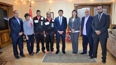 وزير الرياضة يلتقي لاعبي التنس الأرضي للإعاقة الذهنية قبل بطولة العالم