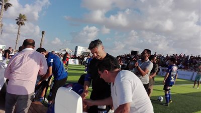 أحمد شوبير يقدم فقرة الاستعداد لمباراة أصدقاء كارلوس وفريق حازم إمام