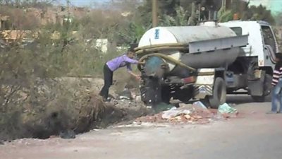 ضبط سيارات «كسح» تلقي مياه الصرف بترع طوخ